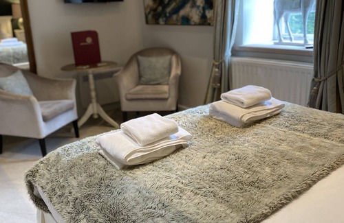 Foolow Cabaña | Brosterfield Suite - sleeps 2 guests in 1 bedroom