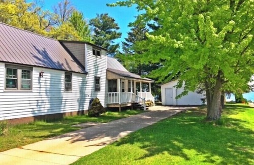 Shawano Casa | Brothers lake drive chalet