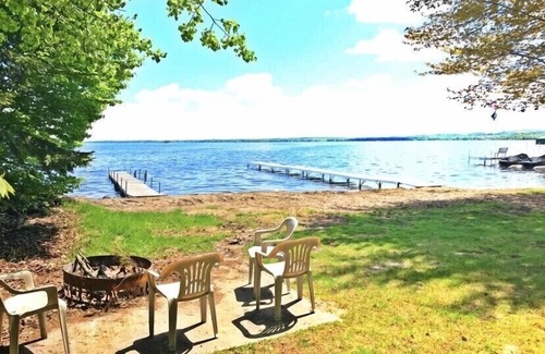Shawano Casa | Brothers lake drive chalet