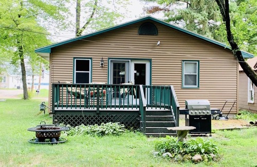 Shawano Casa | Brothers lake drive cottage