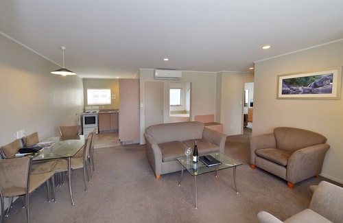 New Plymouth Hotel | Brougham Heights Motel