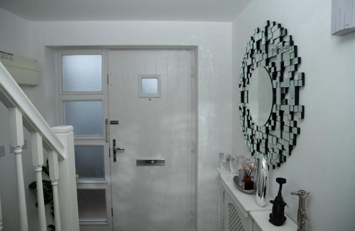 Newport Pagnell Apartamento | Broughton Haven 5 Beds House Free WiFi, Free parking, NETFLIX