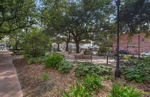 Historic District - North Apartamento | Broughton Street Bungalow - Steps to Everything