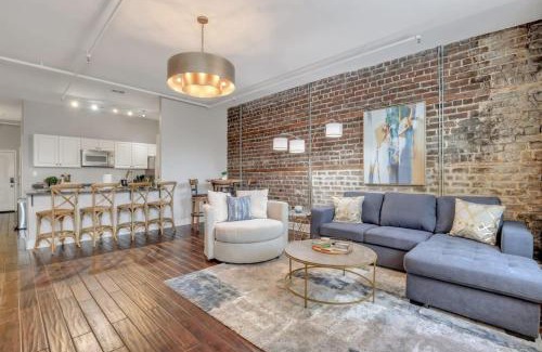 Historic District - North Apartamento | Broughton Street Bungalow - Steps to Everything