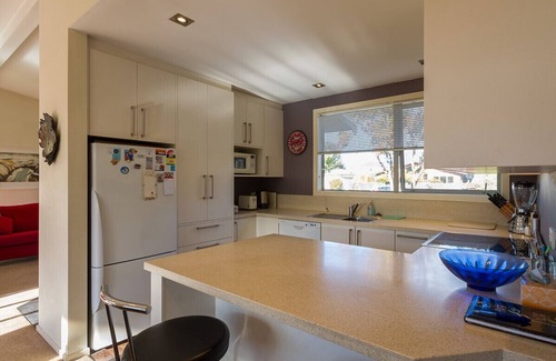 Arrowtown Cabaña | Brow Peak View - Arrowtown Holiday Home
