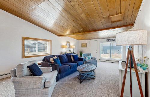 Indian River Casa | Brown Tin Roof
