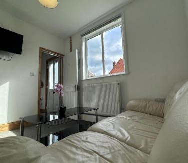 Derby Casa | Browning House Bedrooms I Long or Short Stay I Special Rate Available