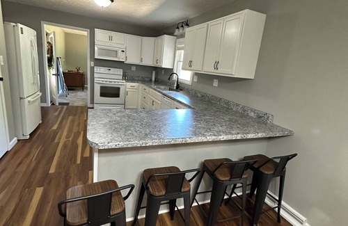 Clay Casa | Brown’s Bar countryliving Spacious 4 bedroom 3 full bath near Blackford Oaks WMA