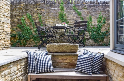 Charlbury Cabaña | Browns Cottage - sleeps 5 guests in 3 bedrooms