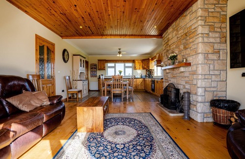 Cloondaver Casa | BROWNSTOWN LODGE - Fishing Lodge y Country House con vistas al lago y ubicación aislada