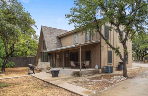 Brownwood Casa | Brownwood Lodge - Roomy Lakeside