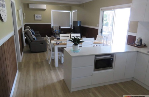 South West Rocks Casa | BROWNY'S R & R - Beach Cottage