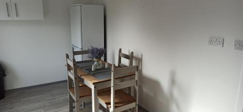 Nottingham Casa | Broxtowe house -3 bed House parking Nottingham