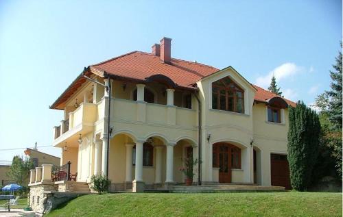 Balatonfured Apartamento | Bruckner Villa Apartman