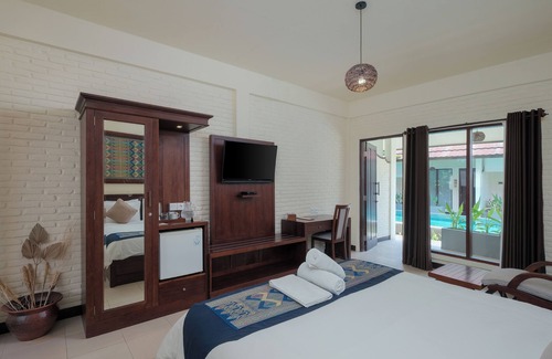 Selong Belanak Hotel | Bruga Villas Restaurant and Spa