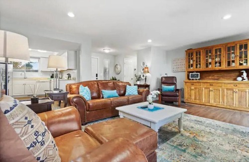Tri-Cities Casa | Bruneau Bungalow Side B