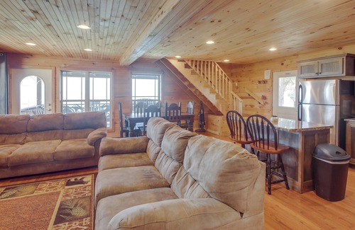 Bryant Cabina | Bryant Vacation Rental w/ Balcony & Scenic Views!