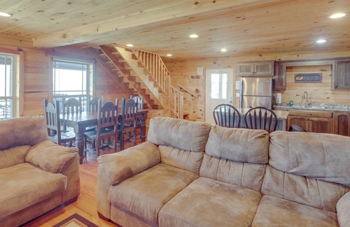 Bryant Cabina | Bryant Vacation Rental w/ Balcony & Scenic Views!