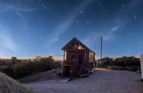 Alton Cabina | Bryce and Zion- Cowboy Hot Tub and Alien Sightings