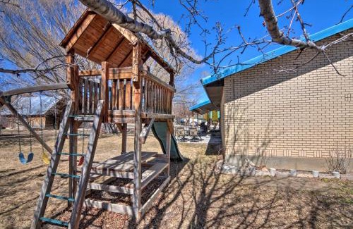 Tropic Casa | Bryce Canyon Area House with Mountain Views!