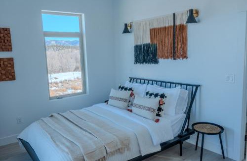 Hatch Casa | Brycegate Retreat. Stunning Views. Modern Comforts.