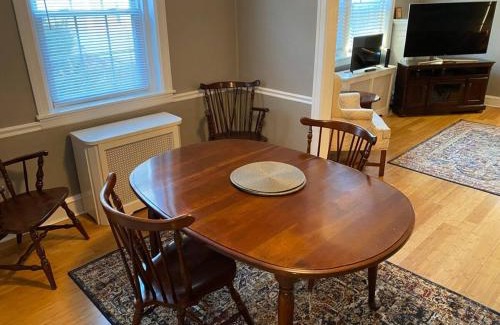 Bryn Mawr Apartamento | Bryn Mawr Spacious Grnd Floor Apt Free Parking