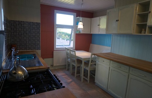 Goodwick Chalet De Esquí | Bryn Sior, Cabaña en la colina en Goodwick con vistas al mar