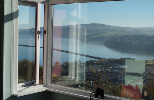 Goodwick Chalet De Esquí | Bryn Sior, Cabaña en la colina en Goodwick con vistas al mar
