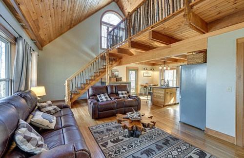 Bryson City Cabina | Bryson City Cabin: Deck & Mountain-View Hot Tub
