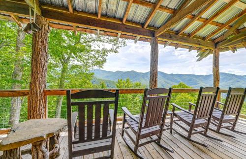Bryson City Casa | Bryson City Cabin Hot Tub and Mtn View!