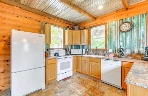 Bryson City Casa | Bryson City Cabin Hot Tub and Mtn View!
