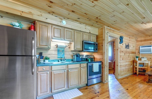 Bryson City Cabina | Bryson City Cabin in Smoky Mtn w/Resort Amenities