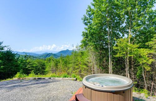 Bryson City Casa | Bryson City Cabin Rental with Views and Hot Tub