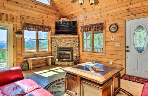 Bryson City Casa | Bryson City Cabin Rental with Views and Hot Tub
