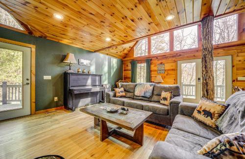 Bryson City Casa | Bryson City Cabin with Stunning Views and Hot Tub!
