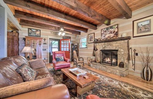 Bryson City Casa | Bryson City Cabin with Hot Tub about 10 Mi to Dtwn!