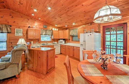 Bryson City Casa | Bryson City Cabin with Hot Tub, Views and Pool Table!