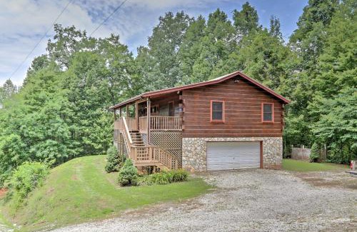 Bryson City Casa | Bryson City Cabin with Hot Tub, Views and Pool Table!