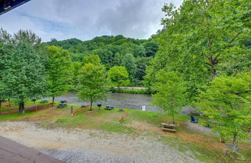 Bryson City Apartamento | Bryson City Riverfront Condo with Fire Pit and Grill!