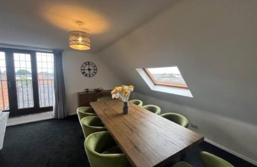 City Centre Apartamento | BS - Luxury top floor 4 bed apartment with garage in town centre - NO LIFT