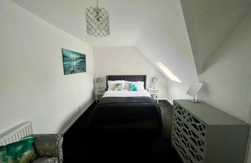 City Centre Apartamento | BS - Luxury top floor 4 bed apartment with garage in town centre - NO LIFT