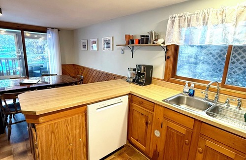 Schroon Lake Apartamento | Bubar Barn - screen porch, deck, + parking