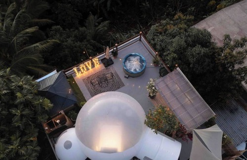 Guadiana Alquiler De RV | Bubble room with a view, Jacuzzi spa, kitchen.