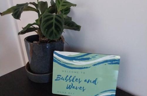 Anna Bay Casa | Bubbles and Waves