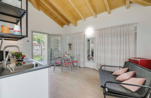 Arcumeggia Apartamento | Bucaneve Apartment, Casalzuigno, Italy