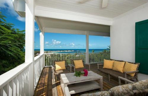 Governor's Harbour Apartamento | Buccaneer Hill Main House home