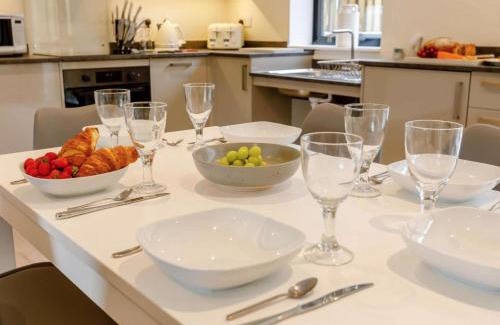 Moreton Valence Casa | Buck Cottage disabled adapted 3 bed hot tub pets