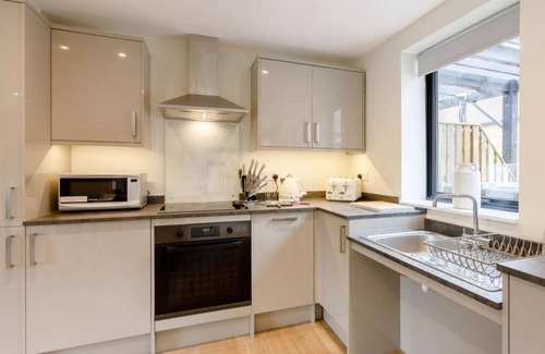 Moreton Valence Cabaña | Buck Cottage, disabled adapted 3 bed hot tub pets