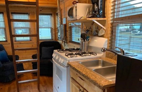 Newland Cabina | Buck Hill Tiny Home Cabin w/Mountain & Water Views