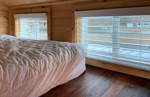 Newland Cabina | Buck Hill Tiny Home Cabin w/Mountain & Water Views